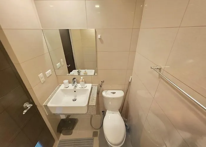 Uptown Parksuites King Close To Uptown Malls Grand Hyatt Mitsukoshi St Lukes Manila