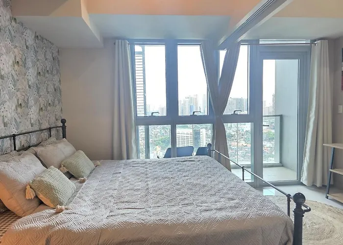 Uptown Parksuites King Close To Uptown Malls Grand Hyatt Mitsukoshi St Lukes Manila
