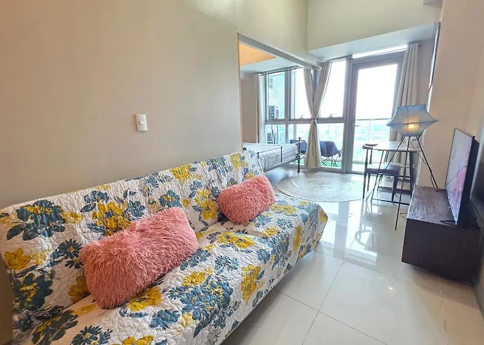 Uptown Parksuites King Close To Uptown Malls Grand Hyatt Mitsukoshi St Lukes Apartamento