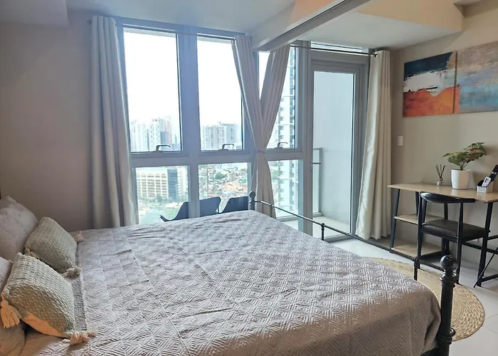 Uptown Parksuites King Close To Uptown Malls Grand Hyatt Mitsukoshi St Lukes