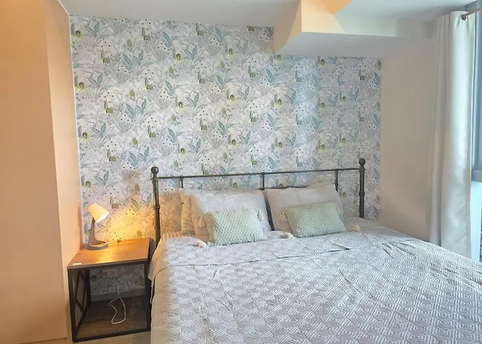 Uptown Parksuites King Close To Uptown Malls Grand Hyatt Mitsukoshi St Lukes Manila