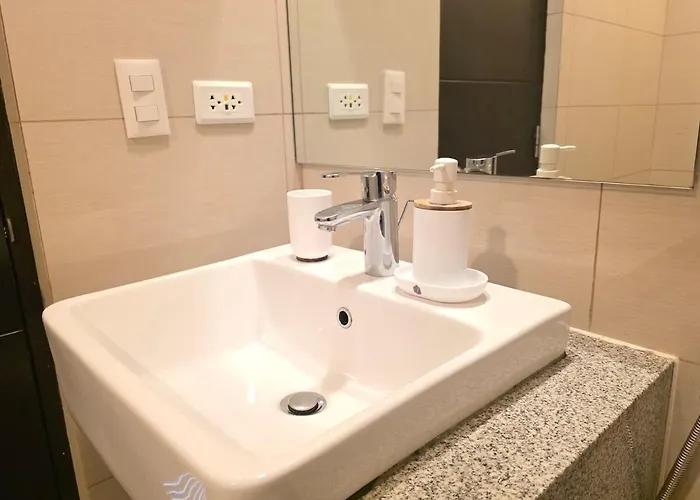 Uptown Parksuites King Close To Uptown Malls Grand Hyatt Mitsukoshi St Lukes *