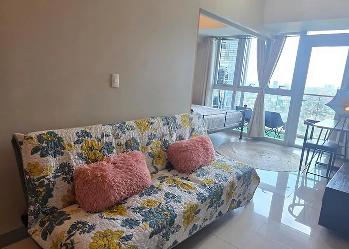 Uptown Parksuites King Close To Uptown Malls Grand Hyatt Mitsukoshi St Lukes Manila